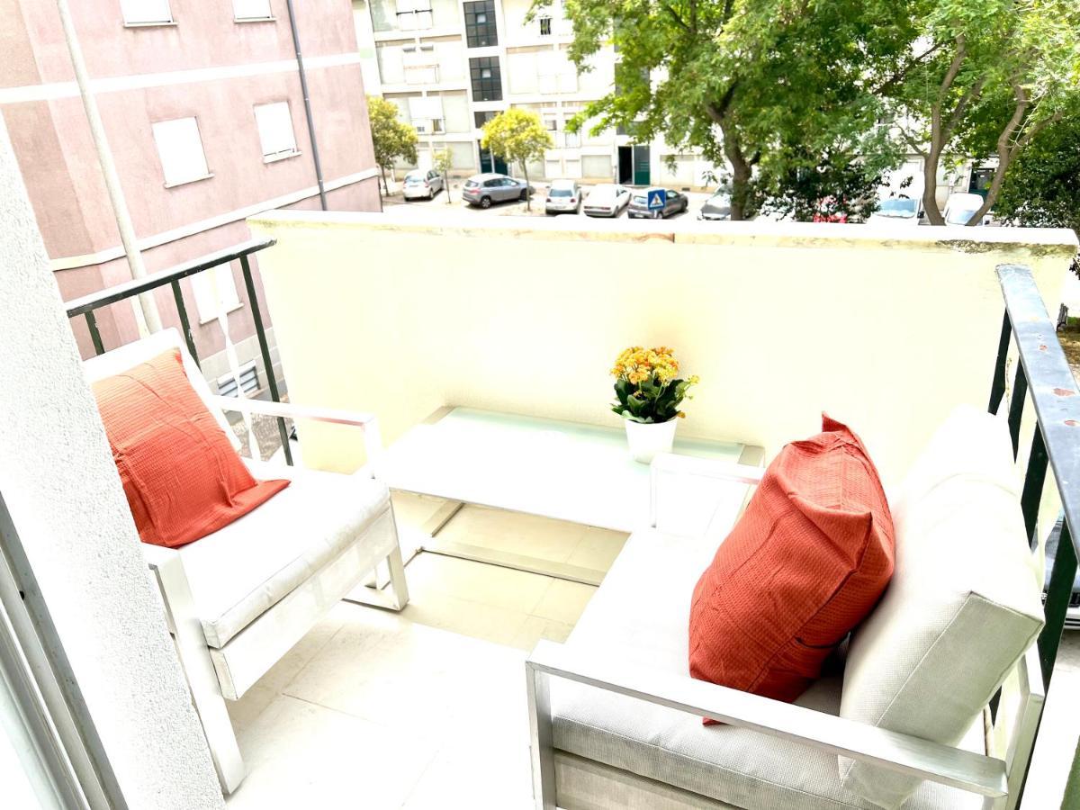 Almada Big Flat Next To Lisbon And Caparica Beach Εξωτερικό φωτογραφία