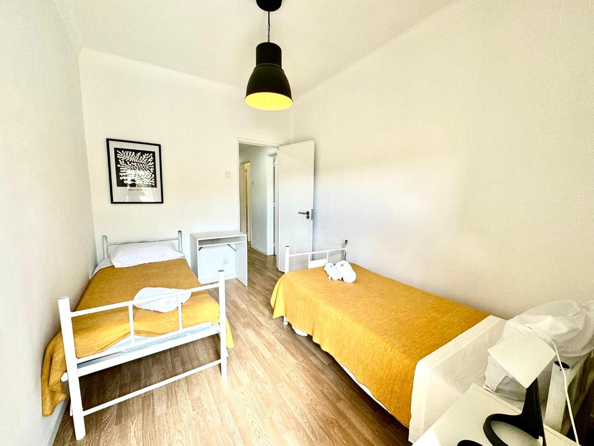 Almada Big Flat Next To Lisbon And Caparica Beach Εξωτερικό φωτογραφία