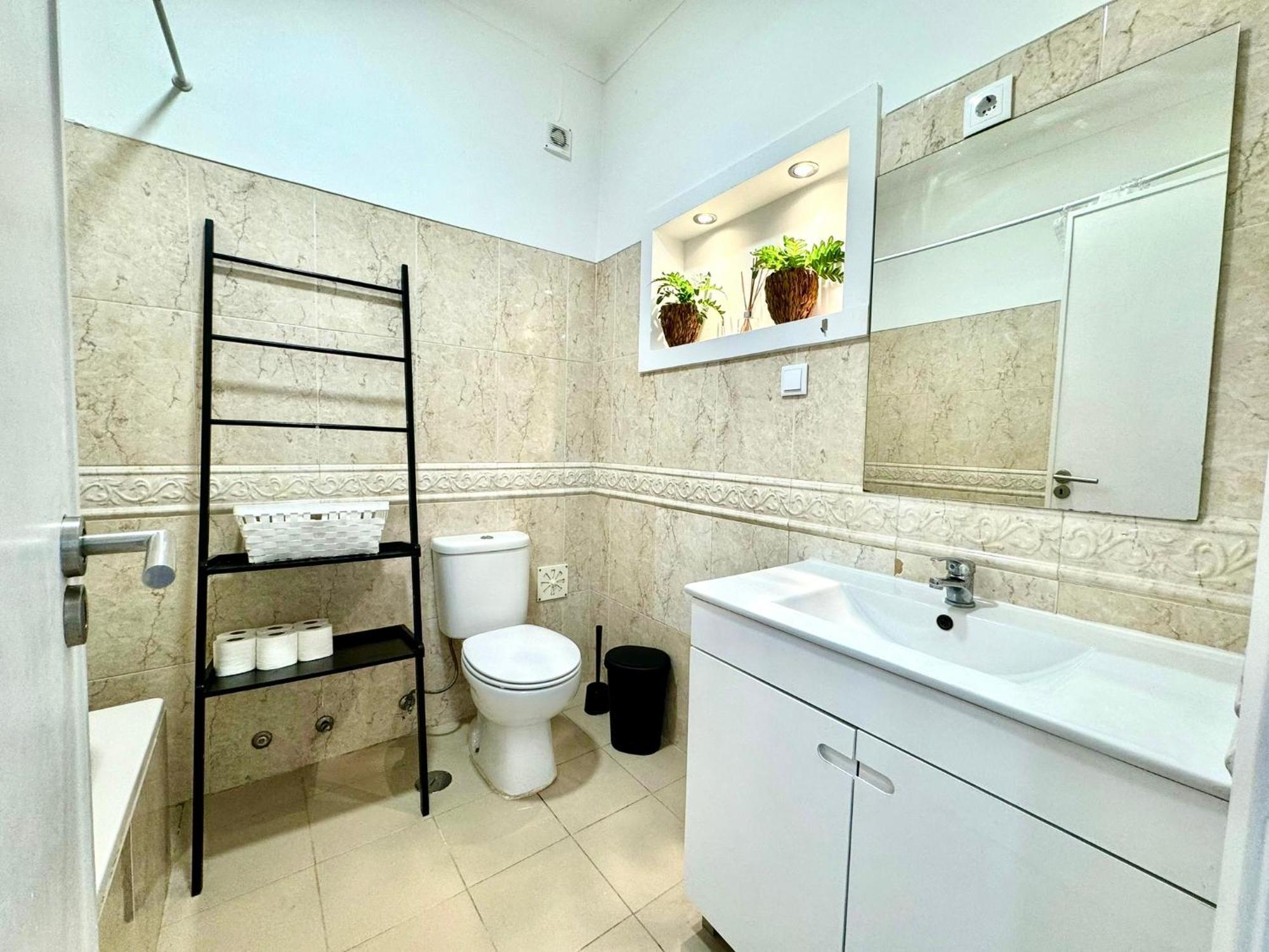 Almada Big Flat Next To Lisbon And Caparica Beach Εξωτερικό φωτογραφία