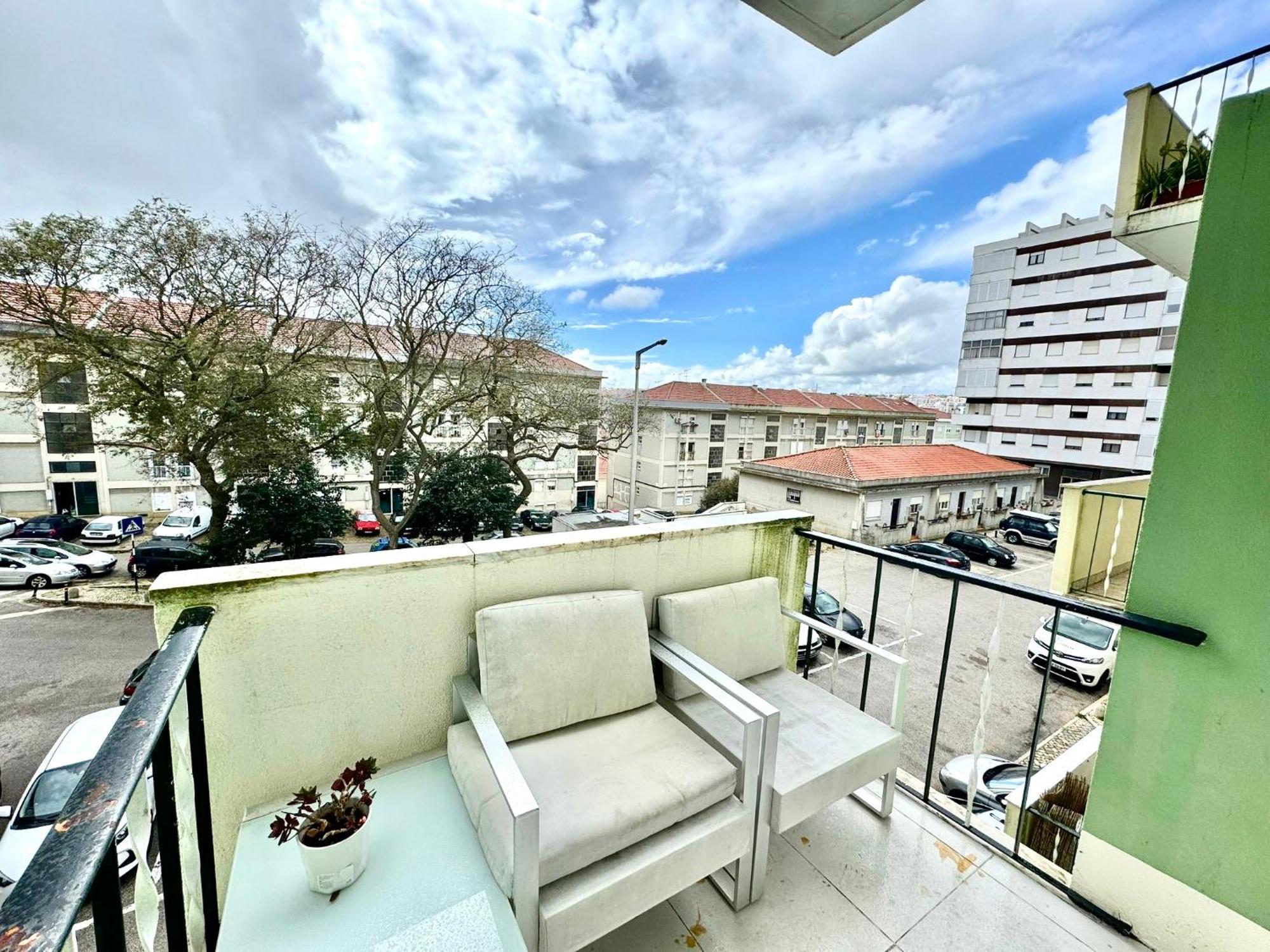 Almada Big Flat Next To Lisbon And Caparica Beach Εξωτερικό φωτογραφία